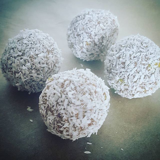 LinziHarrocks's tweet photo. Pistachio
Cashew
Date
Chai
BALLS

#worthingwellbeing #worthing #namaste #yoga #wellbeing #perimenopause #alcoholfree  #selflove  #linzirodinareset #reset #earlybird #instadaily #vegan #vegetarian #timeforchange #recovery #worthingyoga  #worthingmums #wor… https://t.co/FXGLTe1OXN https://t.co/GsZzfwpSBu