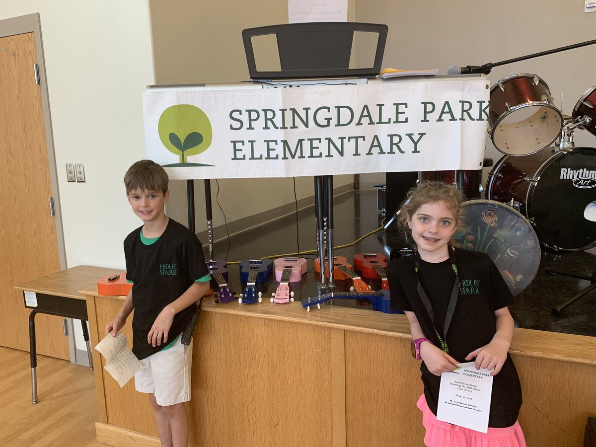 TerryHarness's tweet photo. So glad we have extra help today with Principal Rebillot and Assistant Principal Bradway. #HouseSPARK #GoT #BeSPARK @APS_SPARK @SPARKpto #PrincipalsfortheDay https://t.co/nohu00HQAc