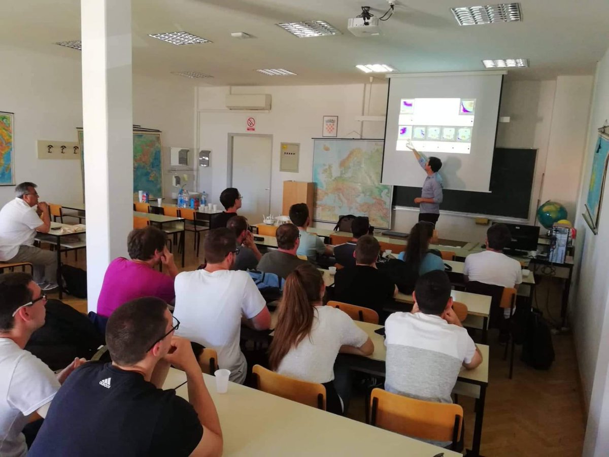 GalProjekt's tweet photo. Students of geography from the University of Zagreb visited us. We introduced them with our project activities and they experienced scanning with our 3D Artec Eva scanner. #hrzz #gal_project #3d #unizd 
W//@DrscLukaBabic @vedrana_glavas @IvanPlascak https://t.co/OpUd7tkWhe