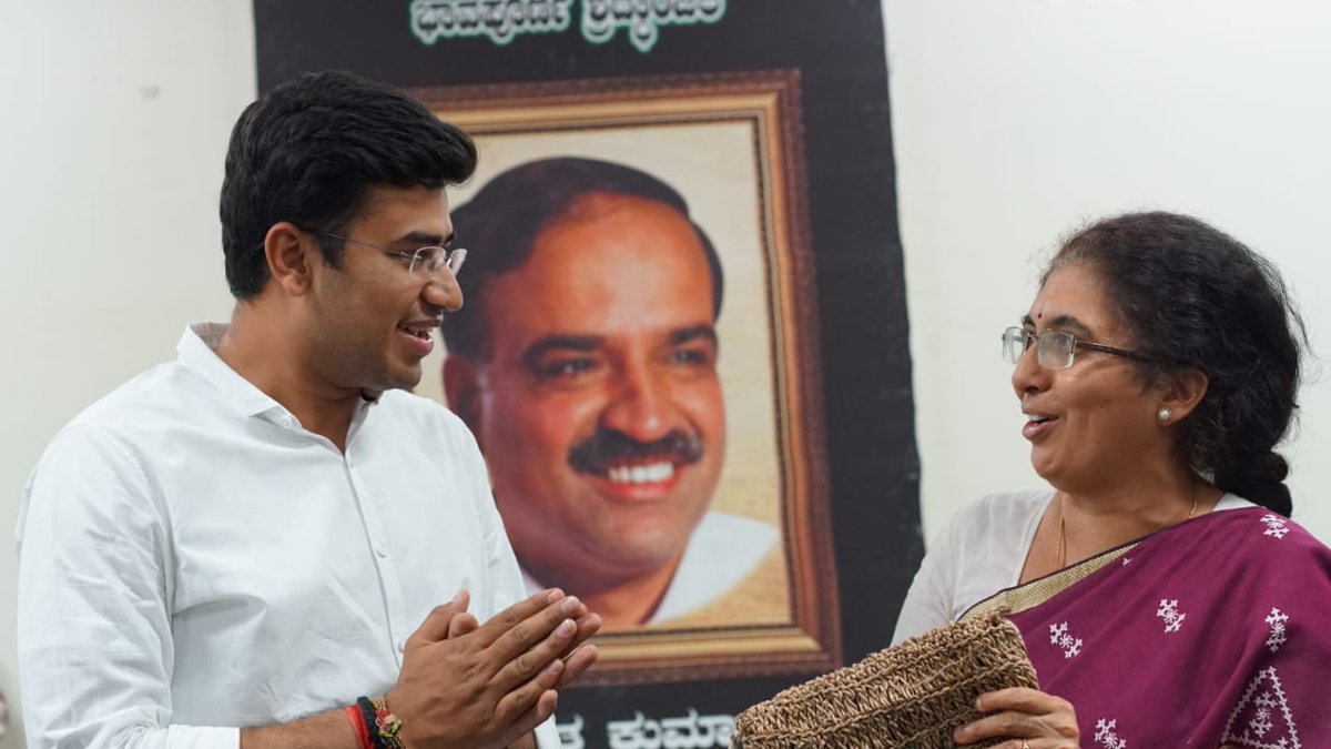I sought blessings of Smt. @Tej_AnanthKumar today. I have been a volunteer of Adamya Chetana right from my 12th standard. I promised her that my assistance to the foundation will continue in much bigger manner.

Always grateful for her love & affection.