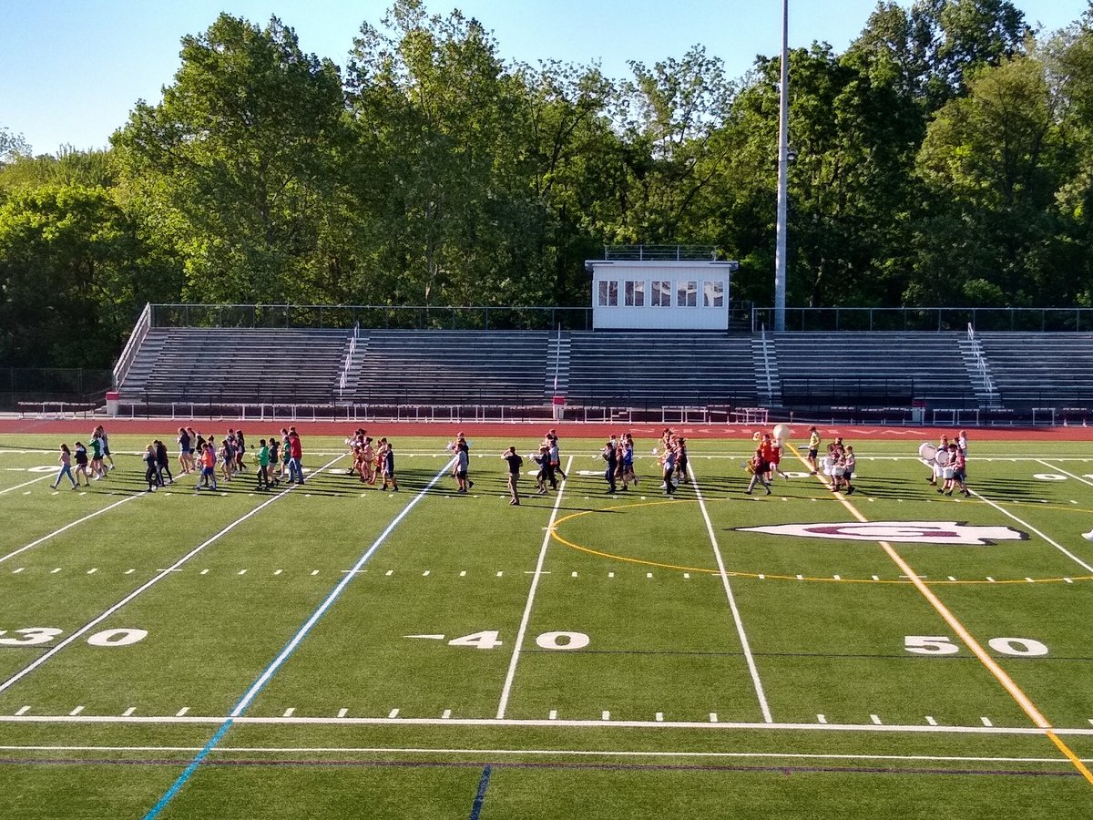 MsMcDonaldsBand's tweet photo. It was another beautiful morning for marching!! The 6-8 grade MegaBand marched about a mile and a half this morning and improved with every lap. Can't wait for the parade on Monday! https://t.co/l9LdPo1Yi9