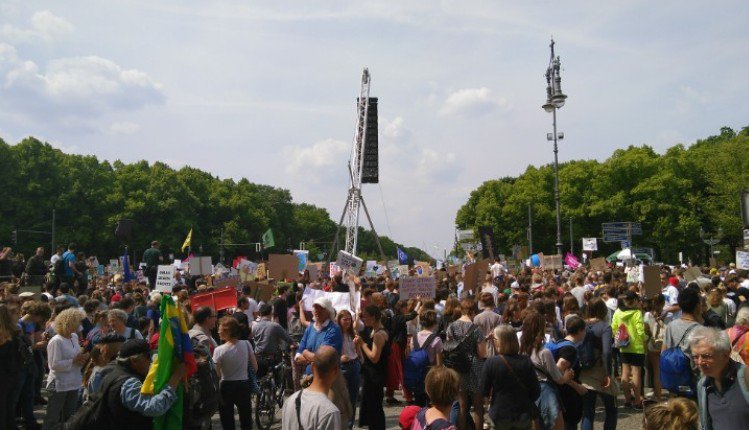 FIfF_de's tweet image. Auch wir sind in #Berlin mit am Start. :D #ScientistsforFuture  #fridaysforfuture #TogetherForFuture  #bitsundbäume