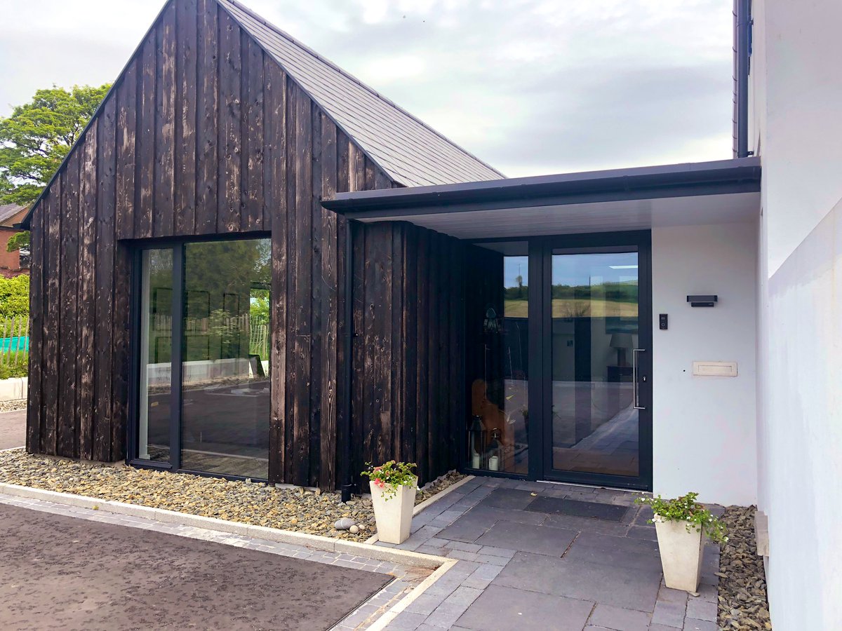 CarrollsGlass's tweet photo. Stunning new build near Belfast. Fantastic use of burnt timbers with Sapa Si windows. #dreamhome  @SapaBldgSystem @profsysireland https://t.co/XS1p0BFqUR