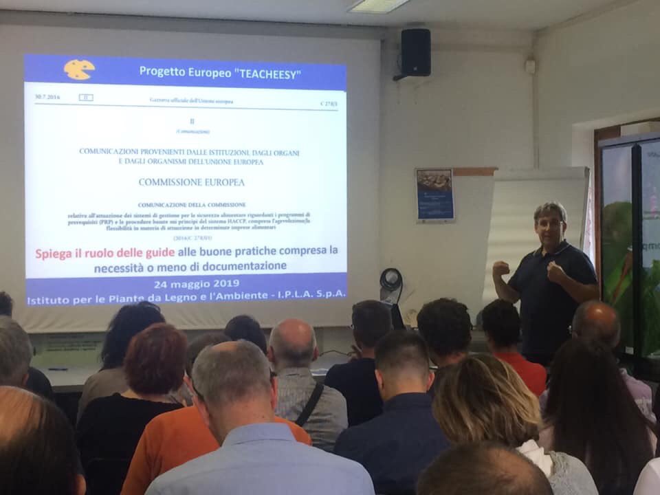 redqueserias's tweet image. Hoy en Italia con AgenForm Scuola di Formazione y la Regione Piemonte, presentando la Guía Europea d #FACEnetwork, los " #APPCC de las queserías de campo y artesanas" a inspectores y autoridades sanitarias. El 18/06 lo haremos en Madrid en la #AESAN. Proyecto #Erasmus+ #Teacheesy