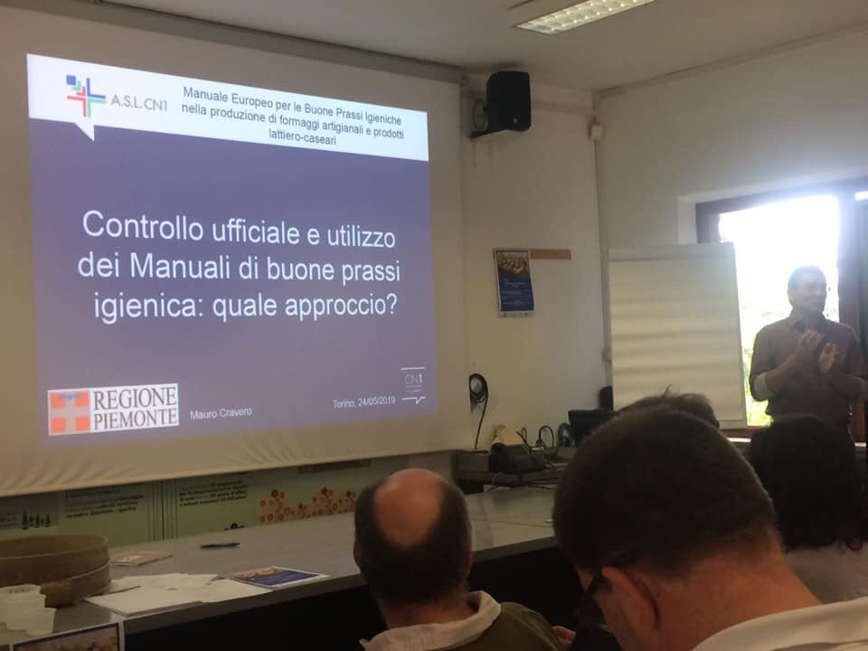 redqueserias's tweet image. Hoy en Italia con AgenForm Scuola di Formazione y la Regione Piemonte, presentando la Guía Europea d #FACEnetwork, los " #APPCC de las queserías de campo y artesanas" a inspectores y autoridades sanitarias. El 18/06 lo haremos en Madrid en la #AESAN. Proyecto #Erasmus+ #Teacheesy