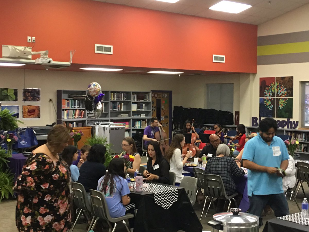 SMCISD_AVID's tweet photo. Words cannot express how grateful 🙏🏼we are for our parent and community volunteers! Thank you for doing what you do for our students! #Thankful #WeLoveOurVolunteers #SMCISD @SMCISD_supe @SMCISD_TLA @GearUp_MillerMS @duvall58 https://t.co/AwsKJ8ef2L