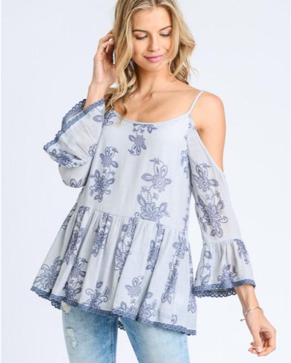 studiotostreet's tweet image. This feminine cold-shoulder top is perfect for warm summer days! Use the code "MemorialDay" for 20% off EVERYTHING! Shop this top and more new arrivals here: ow.ly/HAyt50un7ve