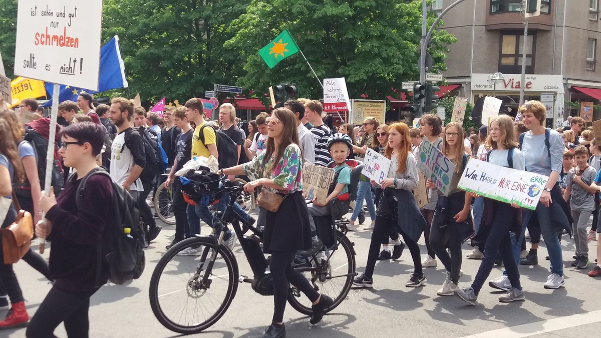 develop_change's tweet photo. There is no #planet B. #FridaysForFuture #Europawahl2019 #change #future #GoVote https://t.co/ZVLxtVXkuE