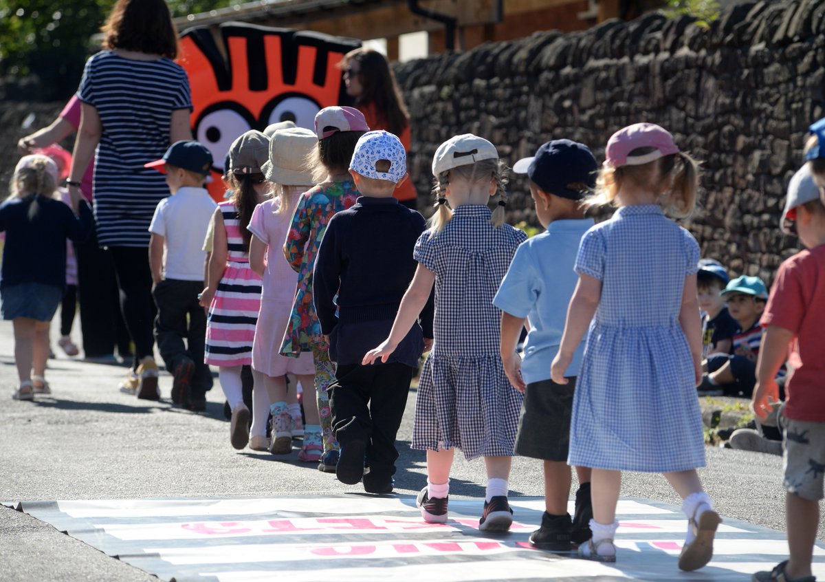 5 schools across Bristol have held street parties to celebrate <a href="/livingstreets/">Living Streets</a> #WalkToSchoolWeek. This included <a href="/PerryCourtPri/">E-ACT Perry Court</a>, <a href="/EcoRedfield/">RedfieldEcoTeam</a>, <a href="/LittleMeadP/">Little Mead Primary</a> &amp; <a href="/SummerhillAcad1/">Summerhill Academy</a>. news.bristol.gov.uk/news/schools-i…