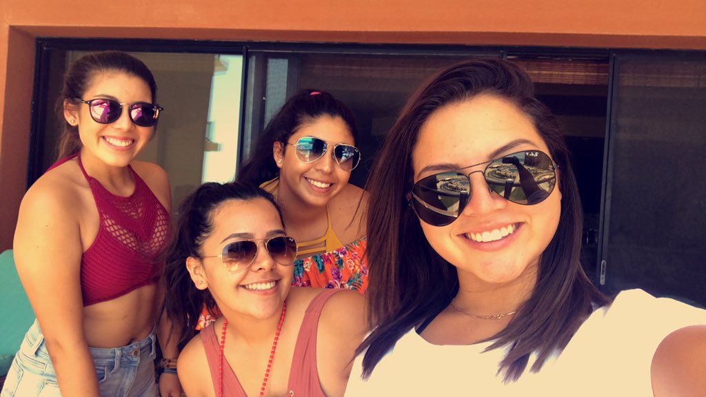 ariyaya08's tweet photo. happy 21st to my day one!!🥳🔥❤️ I love you chaparra, hope your day is as great as you are!😉 #SincePreschool @kaliradae_ https://t.co/lt7SoxnOCd