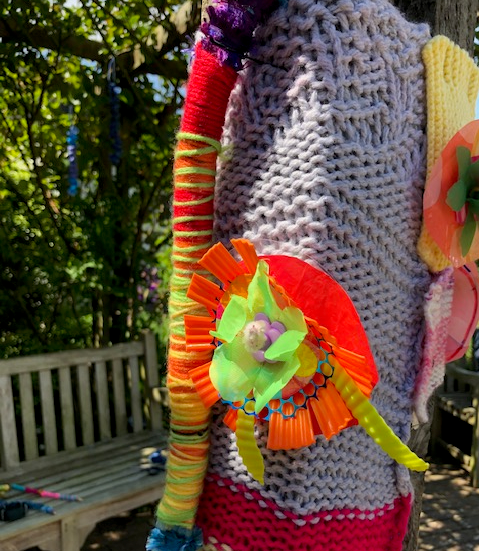 OxfordHealthNHS's tweet photo. There's more! As a part of #DementiaActionWeek, more yarn bombs went up on Thursday at our community hospitals - this time with even more patient creations! #patientexperience #OHFTgetinvolved https://t.co/aeDGSok9eB