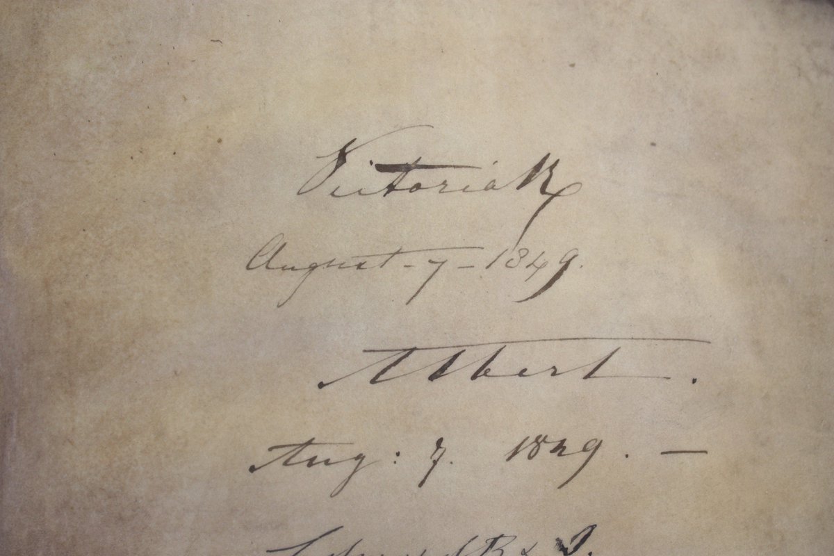 Rumour had it that Victoria was allowed sign the Book of Kells when she visited in 1849. Not so, not so, heaven forfend! Anticipating the request, and sparing blushes, an extra sheet of vellum was inserted into the binding which, when signed, was then removed. #Victoria200