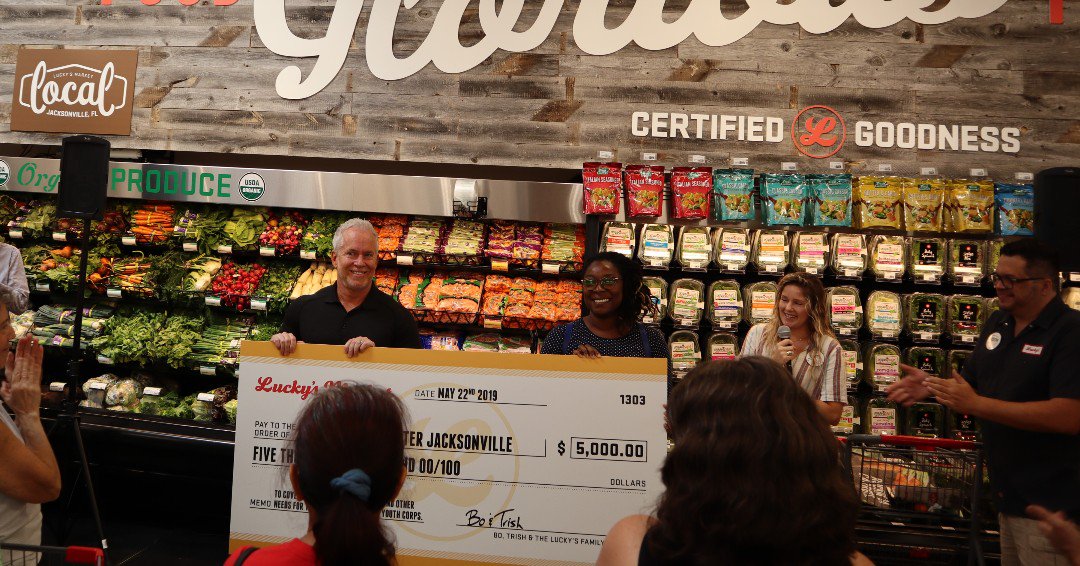 GroundworkJax's tweet photo. Thank you Lucky's Market Oakleaf for your love and support of #GroundworkJax and our #GreenTeamJax. This $5,000 Impact Grant will really help our summer youth apprenticeship program!
#ilovejax #JoinBuildConnect #ChangingPlacesChangingLives https://t.co/RaddMnKQsu
