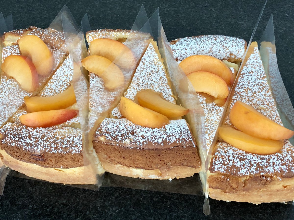 TasteAnita's tweet photo. Der erste Stück heute gehört mir💪 #topfentorte - heute frisch im Café ❤️👍#privatetastebyanita #privatetastecafe #passagelinz https://t.co/TLapf71leR