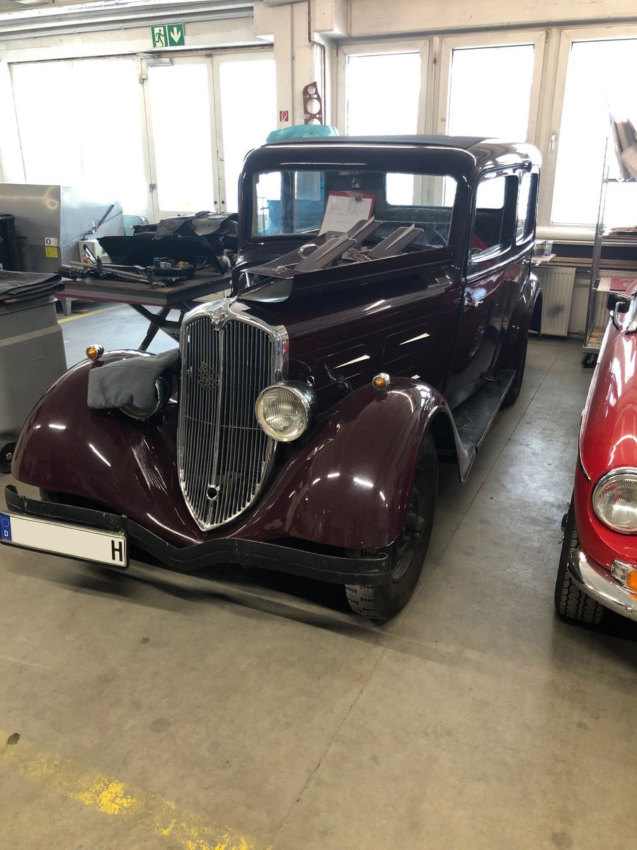 Klassik_Garage's tweet photo. Auch Besitzer von Vorkriegsfahrzeugen vertrauen ihre Raritäten der Klassik Garage Kronberg an. Wann überzeugen auch Sie sich?

#vintageloft #eventlocation #klassikgaragekronberg #eschborn #storage #lift #oldtimer #event #traumwirdwahr #porsche #werkstatt #dailybusiness https://t.co/n1ZUit5XYG