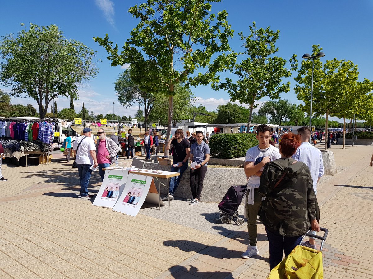 En el tradicional mercadillo del Recinto ferial. 

Charlando con vecinos y vecinas. 

Ya queda menos.

Vota La Izquierda Hoy #Coslada