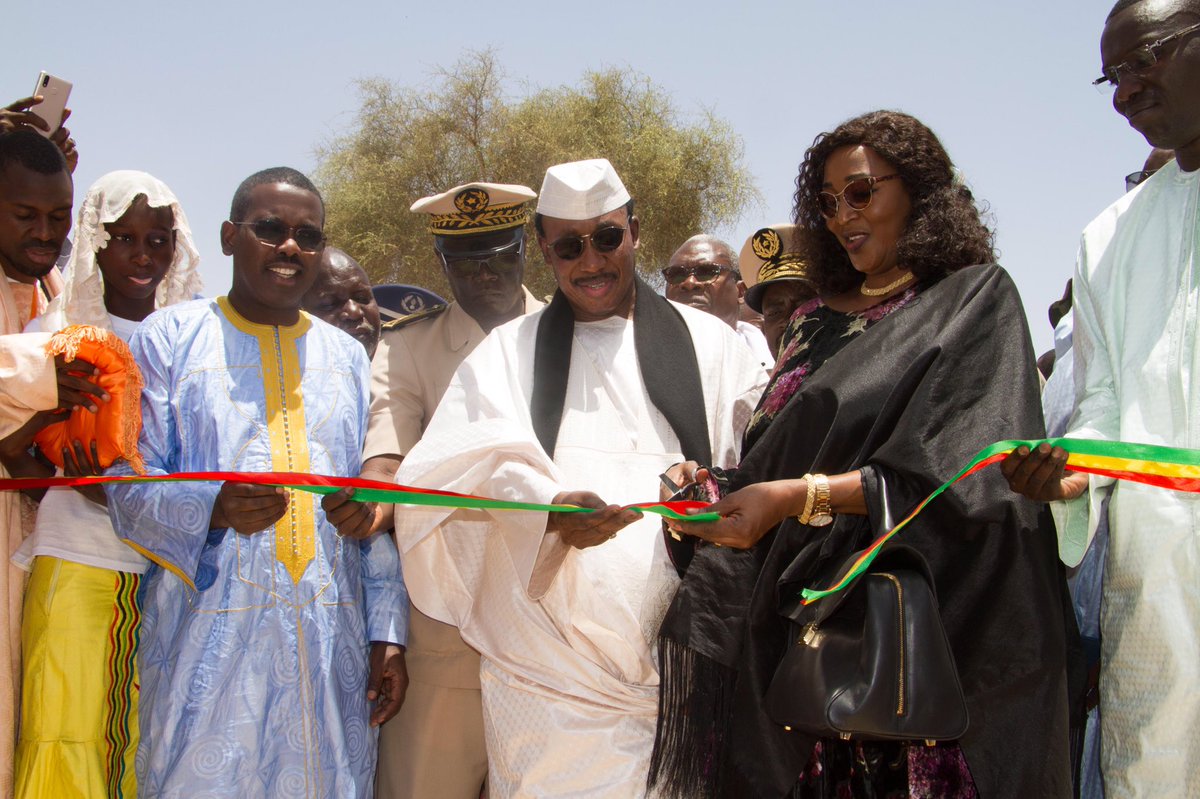mtngouvsn's tweet photo. Plusieurs infrastructures de base réalisées par la Fondation Sonatel, pour un coût de 250 millions FCFA inaugurées par Mme le Ministre de l’Economie numérique et des Télécomms Ndèye Tické Ndiaye Diop, en collaboration avec @sdrame DG du @GroupeSonatel.
#Senegal #FastTrack https://t.co/69YheHNwYh