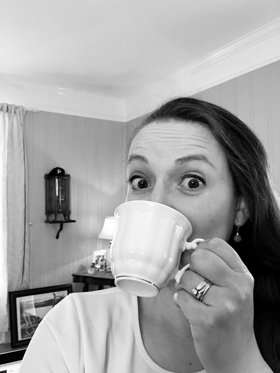 mooredetails's tweet image. Drinking coffee ☕️ to stimulate my energy. #FinTechFun Wondering what my friends 👫 @hcasp_ and @helm_twyla do to kick start their day?