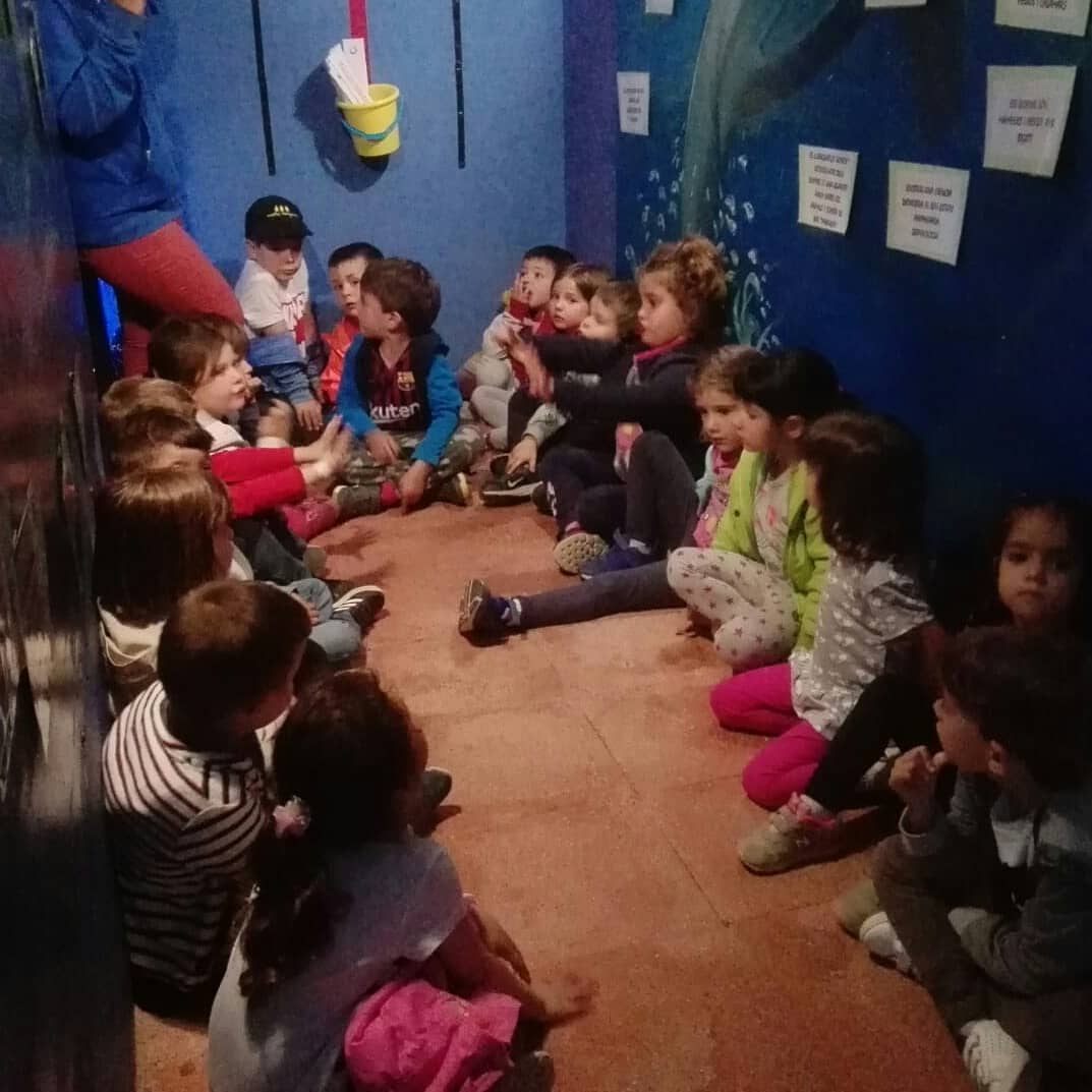 e_puigcerver's tweet photo. Avui plou, però els Timbals (P4) seguim amb les activitats que teníem programades!

#infantil #cambrils #pluja #excursio #colonies #primavera #escolacatalana #sortidaescolar https://t.co/8bJeYoR3Gf