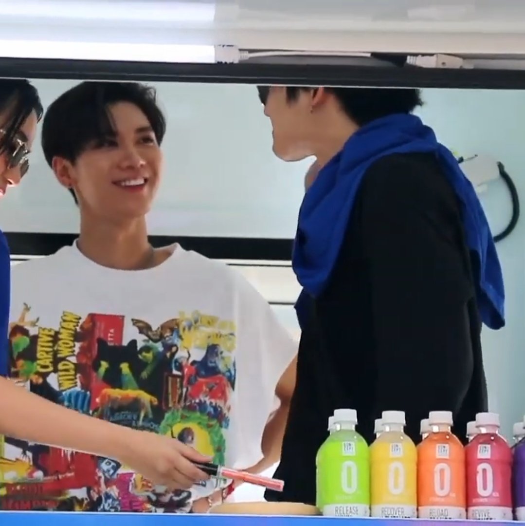 hazzcupcxke's tweet photo. give ten one day and he'll be bestie with everyone.. these pictures are so cute pls😭

 #NamTaeHyun #TEN #FoodTruckBattleSeason1 https://t.co/tOaxOhEZVM