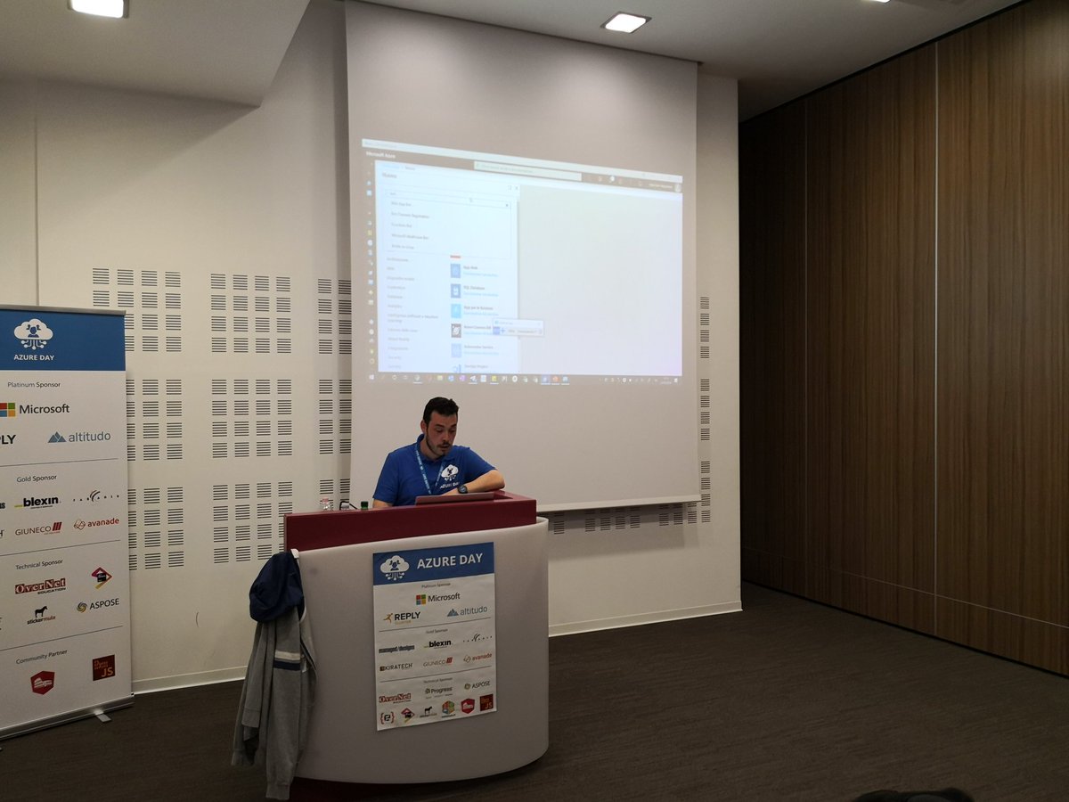 alessioiafrate's tweet image. A #AzureDayRome è il momento di @angelus_gi che ci parla di #bot e #functions