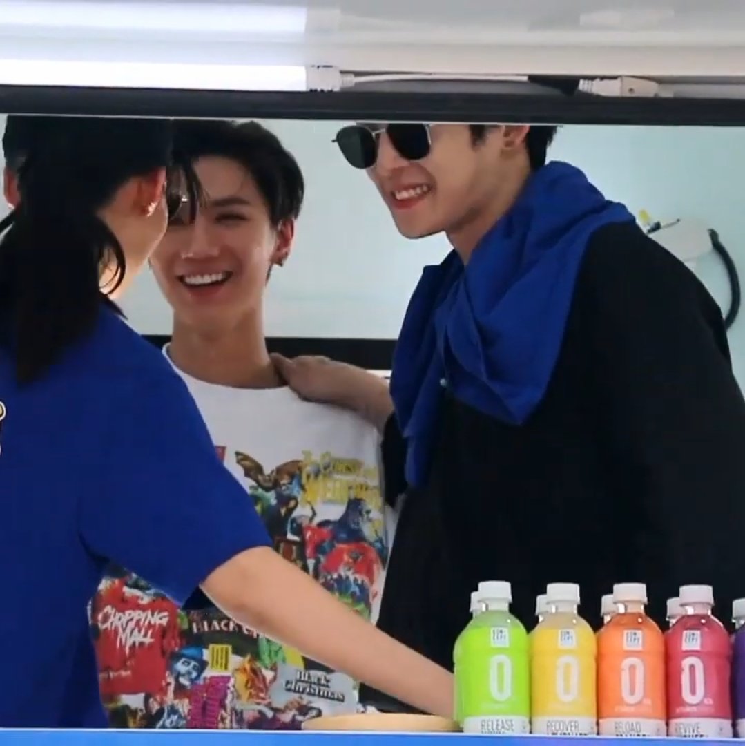 hazzcupcxke's tweet photo. give ten one day and he'll be bestie with everyone.. these pictures are so cute pls😭

 #NamTaeHyun #TEN #FoodTruckBattleSeason1 https://t.co/tOaxOhEZVM