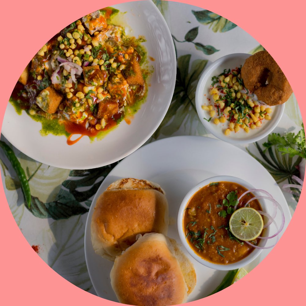 yumyumdilli's tweet photo. Presenting you the Thali as fun as the weekend! It has Pav Bhaji, Idli Chaat and Dahi Vada. Order our Chaat Thali now💥
#yumyumdilli #chaat #chaatthali #paobhaji #pavbhaji #idlichaat #idli #dahivada #thalisofindia #thali https://t.co/2yq6O7BJ8G
