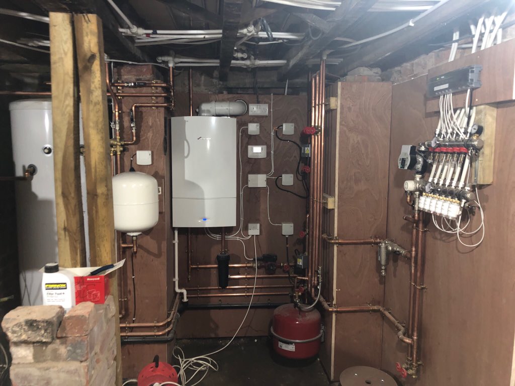 hehuk83's tweet photo. Today marks the end of a great project for the HEH Team 🙌🏻
@WorcesterBosch Boiler, Cylinder, filter, EvoHome Controls, UF heating &amp; Rads throughout installed in a 3 story property. 

Now time for a few 🍻

#BoilerRoom #HEH #TeamWork #Engineers #HappyCustomers #FeelGoodFriday https://t.co/SLRIxv42YK