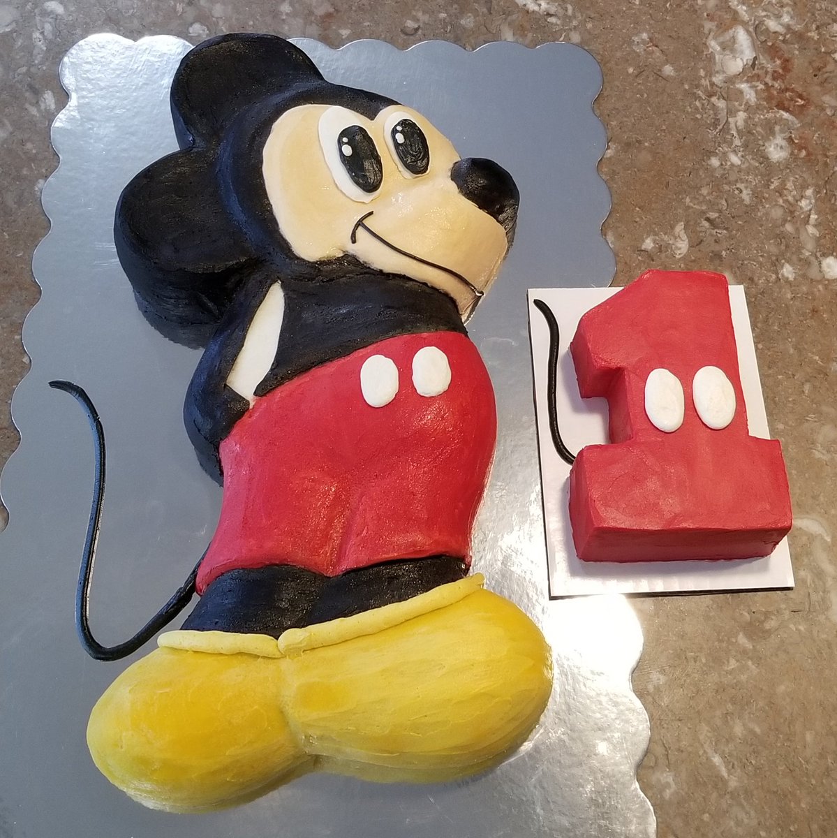 CakebusMN's tweet photo. Mickey Mouse and smash cake for a first birthday!
The classic Mickey Mouse cake was a white and chocolate marble and the smash cake was chocolate.
#CAKEBUS #FlourChildCreations #mnbakery #topthat #onlyinwanamingo #customcake #mickeymous #smashcake #birthdaycake #firstbirthday https://t.co/gh8h9CSI9y