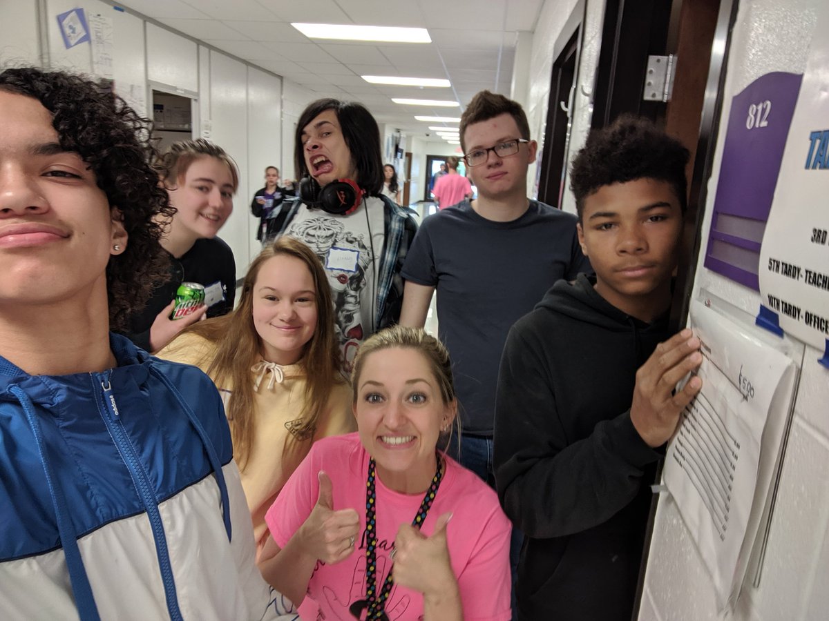MsClasen's tweet photo. We're ready for service learning/community day! #VolunteerNorth https://t.co/P7PHuFOwvn