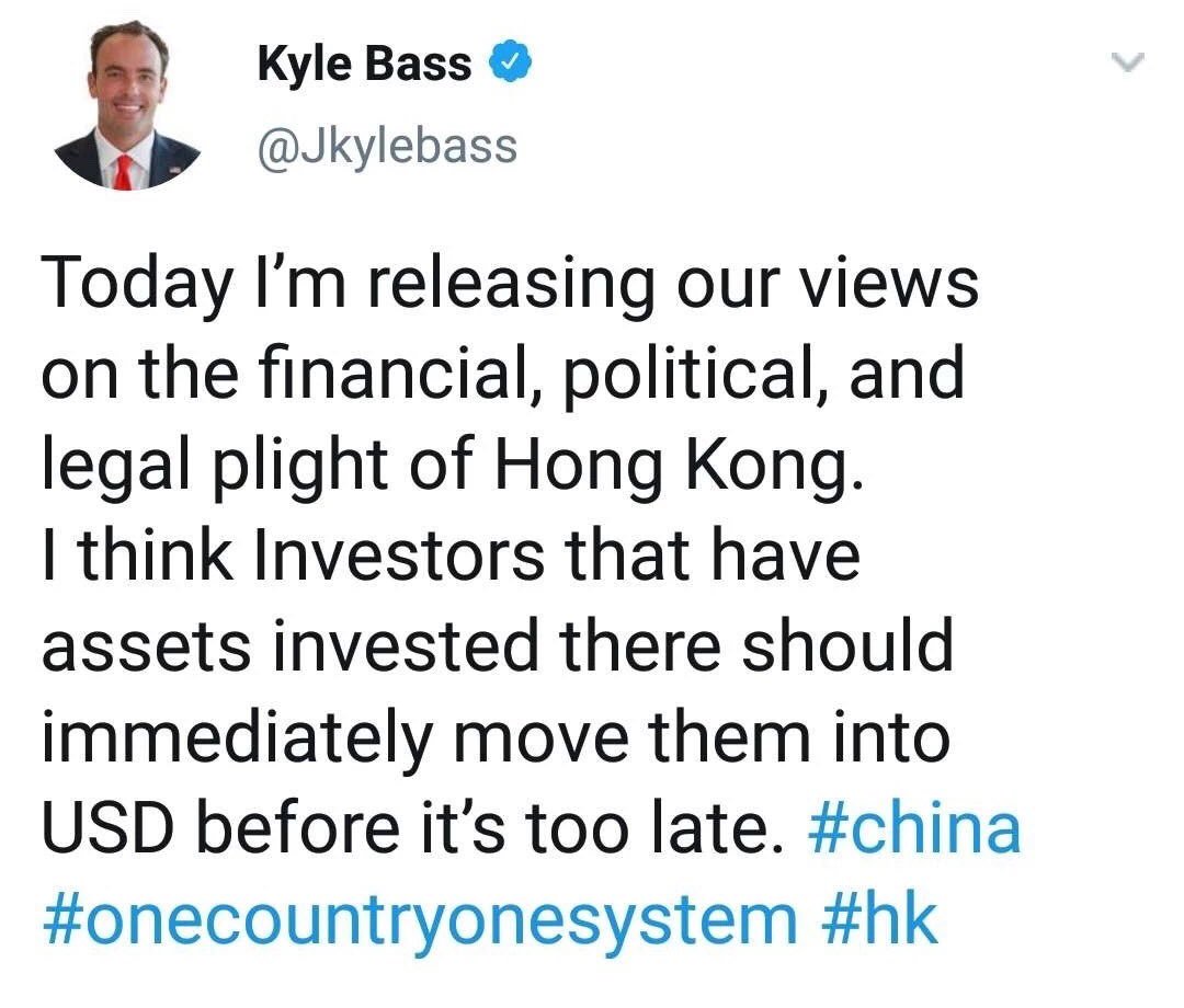 卡尔巴斯认为在港的投资者应该马上转换成美元资产，这个观点代表他极度看空港币。外贸战泥沙俱下，加速了香港资金的外逃，港币兑美元 近一年来基本在联系汇率的边缘挣扎，今天年底到明年基本会脱钩！港币将在变纸化的道路上大步前行！