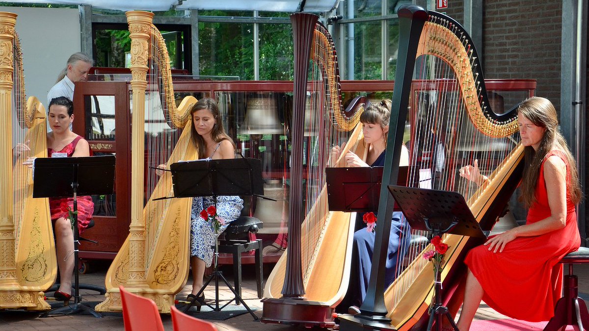 klokenpeel's tweet photo. Bezoek zondag 26 mei gratis het muziekfestival Alle Klokken Luiden en Museum Klok &amp; Peel. Beiaardfestival der Lage Landen  https://t.co/aiLjzKDWXC #carrilon #beiaard #klokken https://t.co/csDuzwwL7p