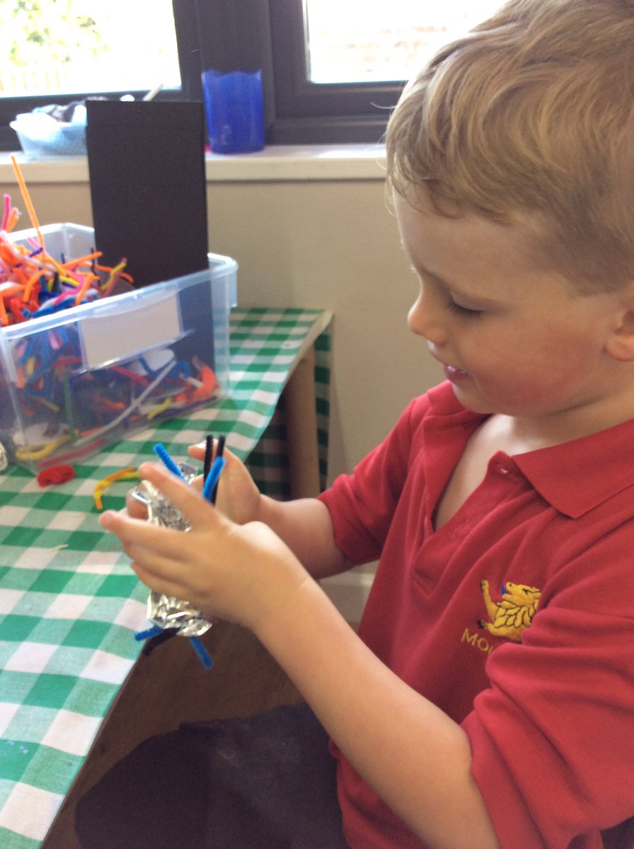 MoulsfordPP's tweet photo. This morning, Bobcats made Incey Wincey climb up the spout π·#mpsfun #mpscreativity #incywincyspider #downcametherain https://t.co/wu1fwK8LTP