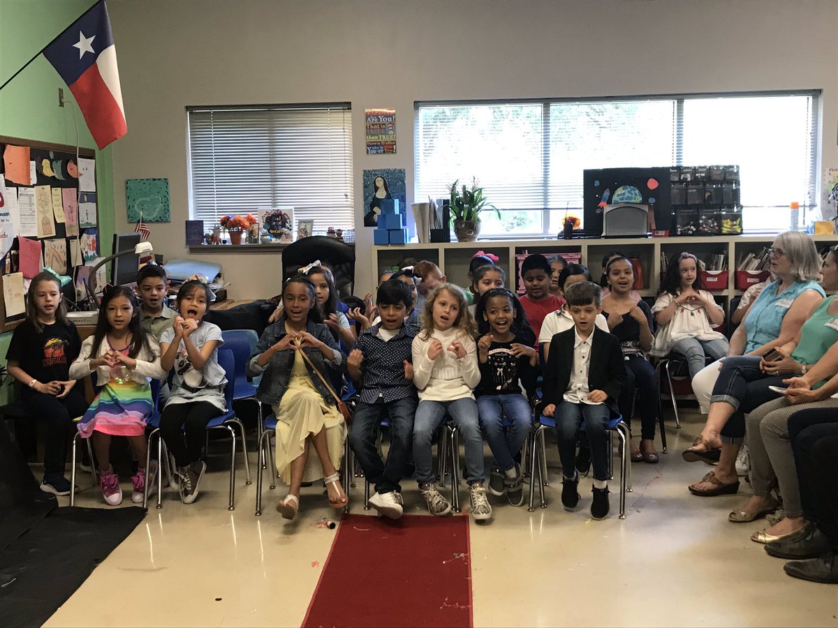 Ms_Ninas_Class1's tweet photo. Reading is truly MAGICAL!! #thankyouHISD #thesummerofreading #literacyrocks @ReadingMagical @Principal_Rivas @dinakirkconnell @HoustonISD https://t.co/EUb2m2RI9L