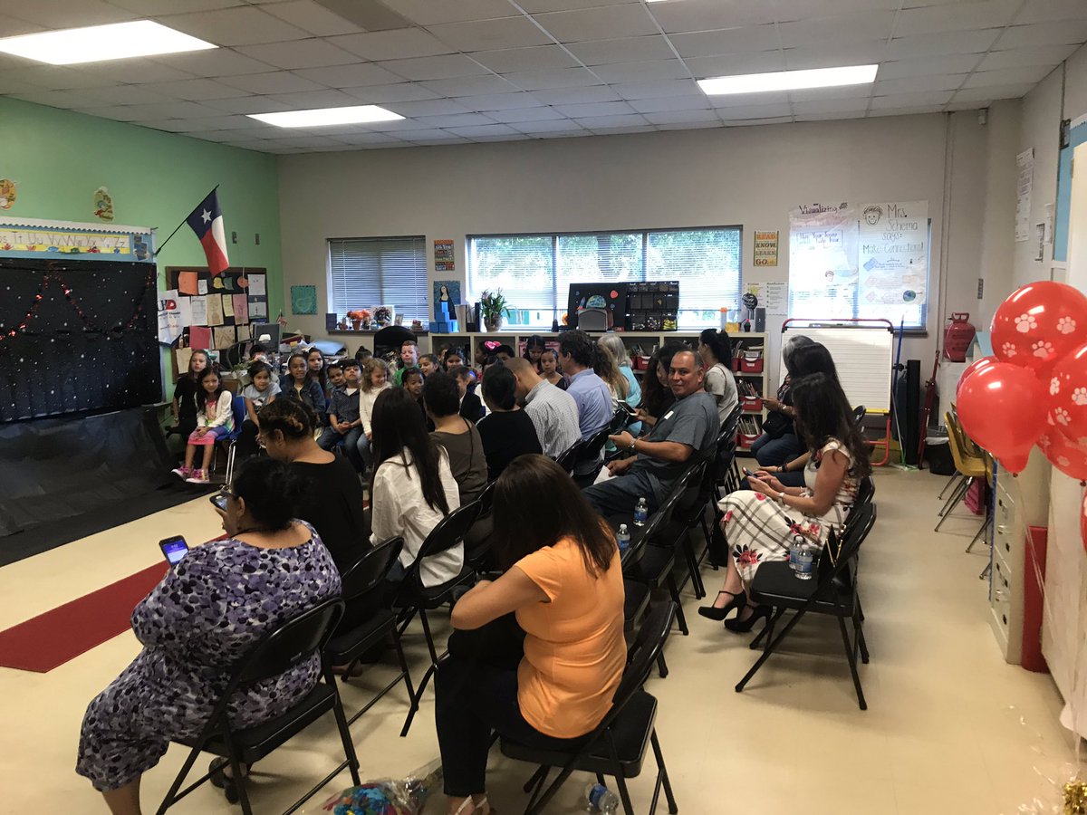 Ms_Ninas_Class1's tweet photo. Reading is truly MAGICAL!! #thankyouHISD #thesummerofreading #literacyrocks @ReadingMagical @Principal_Rivas @dinakirkconnell @HoustonISD https://t.co/EUb2m2RI9L