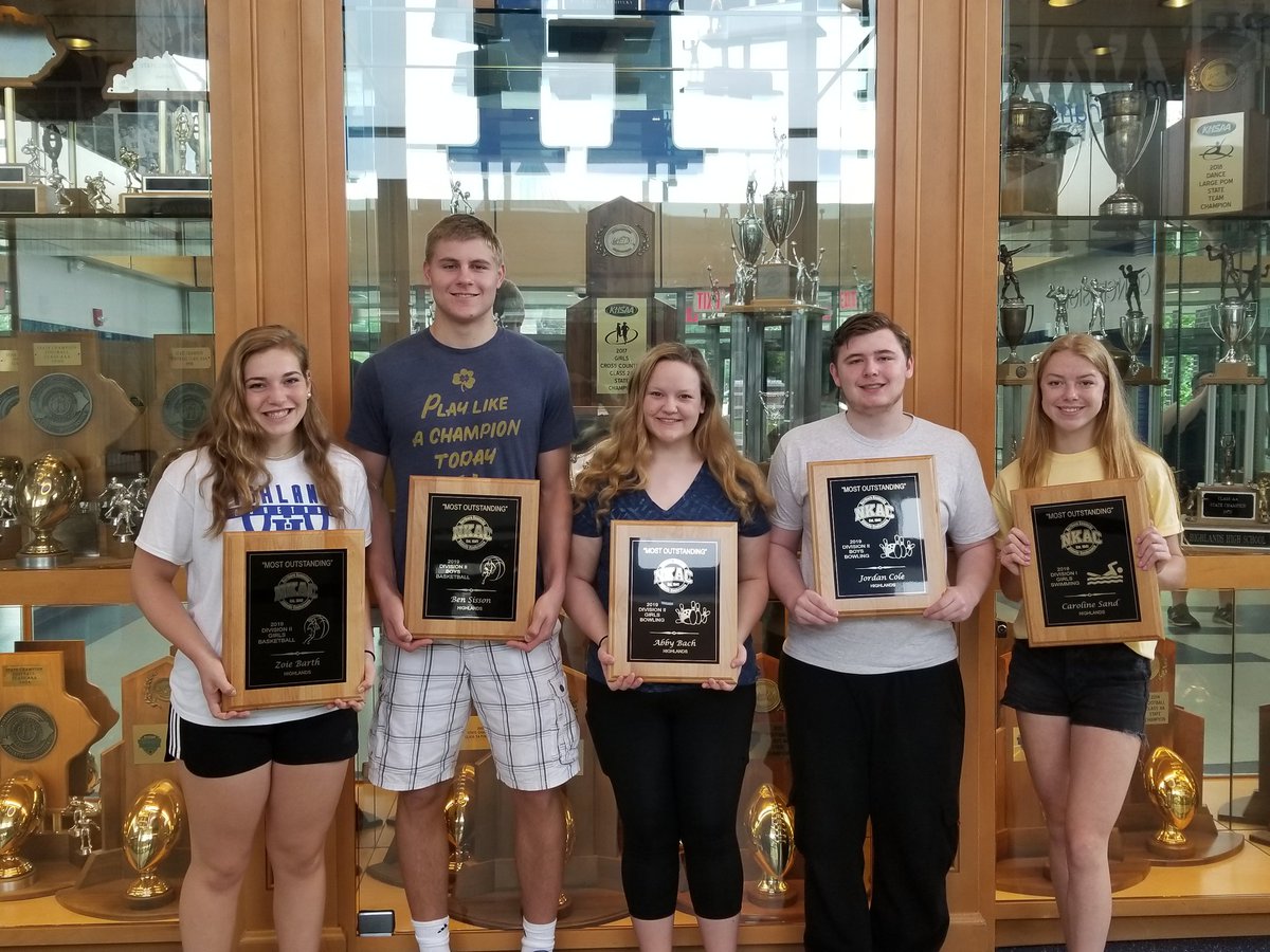 fthhsathletics's tweet photo. Congratulations to OUR Winter Sports NKAC Most Outstanding Players!  L-R: Z. Barth, B. Sisson, A. Bach, J. Cole, &amp; C. Sand
#thatmakesnine #lotoftalentinonepoc
@FTSchools @FTHighlandsHS @FTISSuper @bluebirdhoops @mcbertasso @Birds_BBall @FtThomasMatters https://t.co/sehGCtfBwP