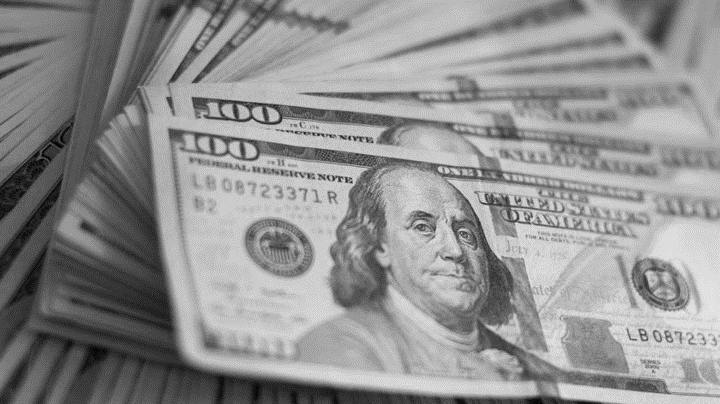 Dólar tocó los $700 y mercado ajusta al alza proyección de IPC 2019 por traspaso cambiario cort.as/-Ie7G (via @pulso_tw)