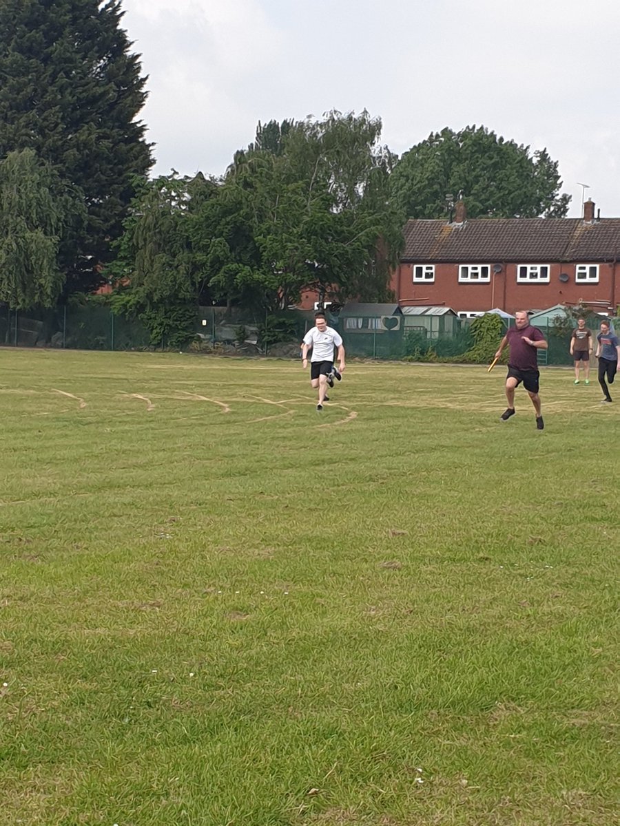HelenBe17691601's tweet photo. @HarlescottJrSch The teachers relay race was epic. https://t.co/BQcZMdk8HK
