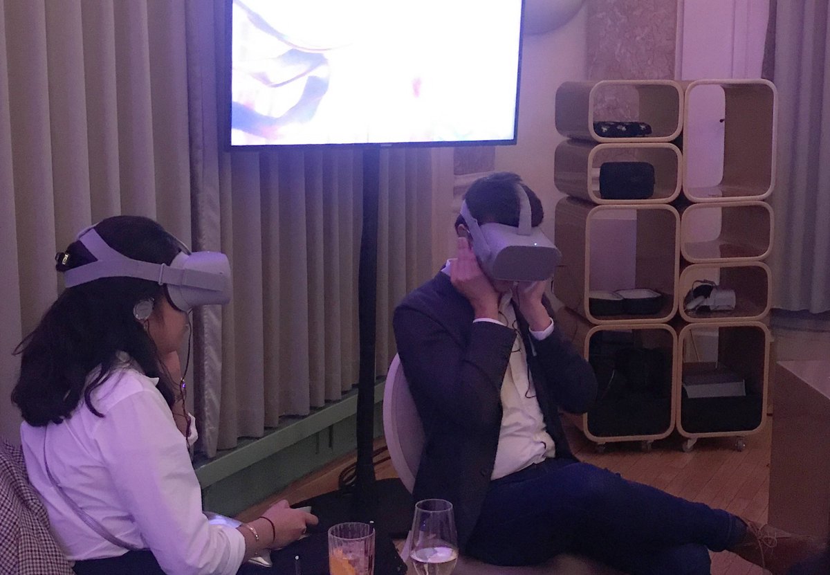 Ravis d'avoir pu faire découvrir nos animations en réalité virtuelle à l'occasion de la soirée <a href="/LesCaduceesESCP/">Les Caducées ESCP ✨</a> ! Merci d'être passés nous voir en si grand nombre sur le stand ! C'était un plaisir d'échanger avec vous tous sur nos projets santé ! #VR #digitalhealth #EscapeGame