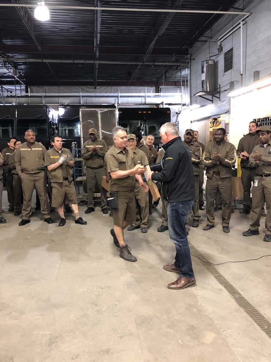 Safe driving plaques being handed out by Business Manager Bevin. Congratulations to all the drivers, who received one ! #safetystartswithyou #DriveSafe #UPSCanadaSafetyCup <a href="/RollyPayne4/">Rolly Payne</a> <a href="/SeanGriffin34/">Sean Griffin</a>