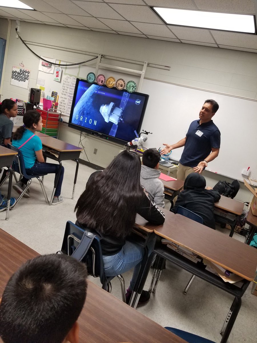 mrsarielfelan's tweet image. Career Day at @blackelem_AISD!!! Starting off with a NASA Engineer! #makingmathmatter #Allin4Aldine @AldineISD