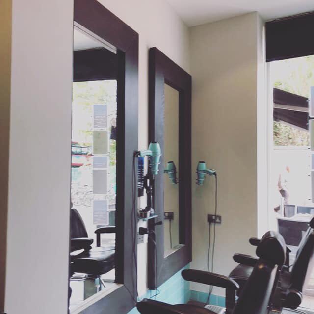 esquire_barber's tweet photo. Time to start the long #weekend😎 #EsquireBarbes is looking forward to see you💥 Pop in for a fresh #haircut and a chat💥 Let’s have a great time❗️😎💥#barberinraynespark #barber #barbershop #RaynesPark https://t.co/rihOvbdhBN