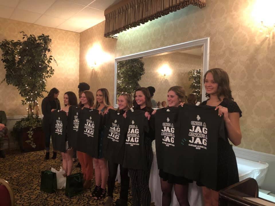 apvarsitycheer's tweet photo. Seniors you will be missed! #OnceaJagAlwaysaJag https://t.co/Uc3qWGfXTL