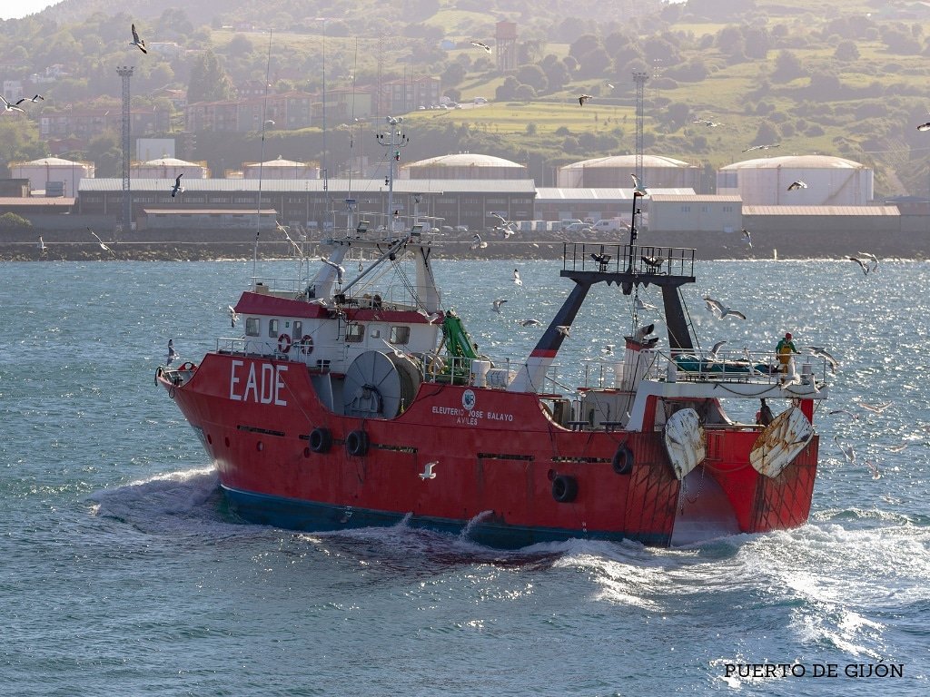 PuertodeGijon's tweet photo. Salida del #PuertodeGijon del #barco #pesquero 🎣 "Eleuterio José Balayo"
#puertogijon #port #gijon #lonjagijon #fishingvessel #trawlerboat #fishing #freshproducts https://t.co/KuqMxKYowO