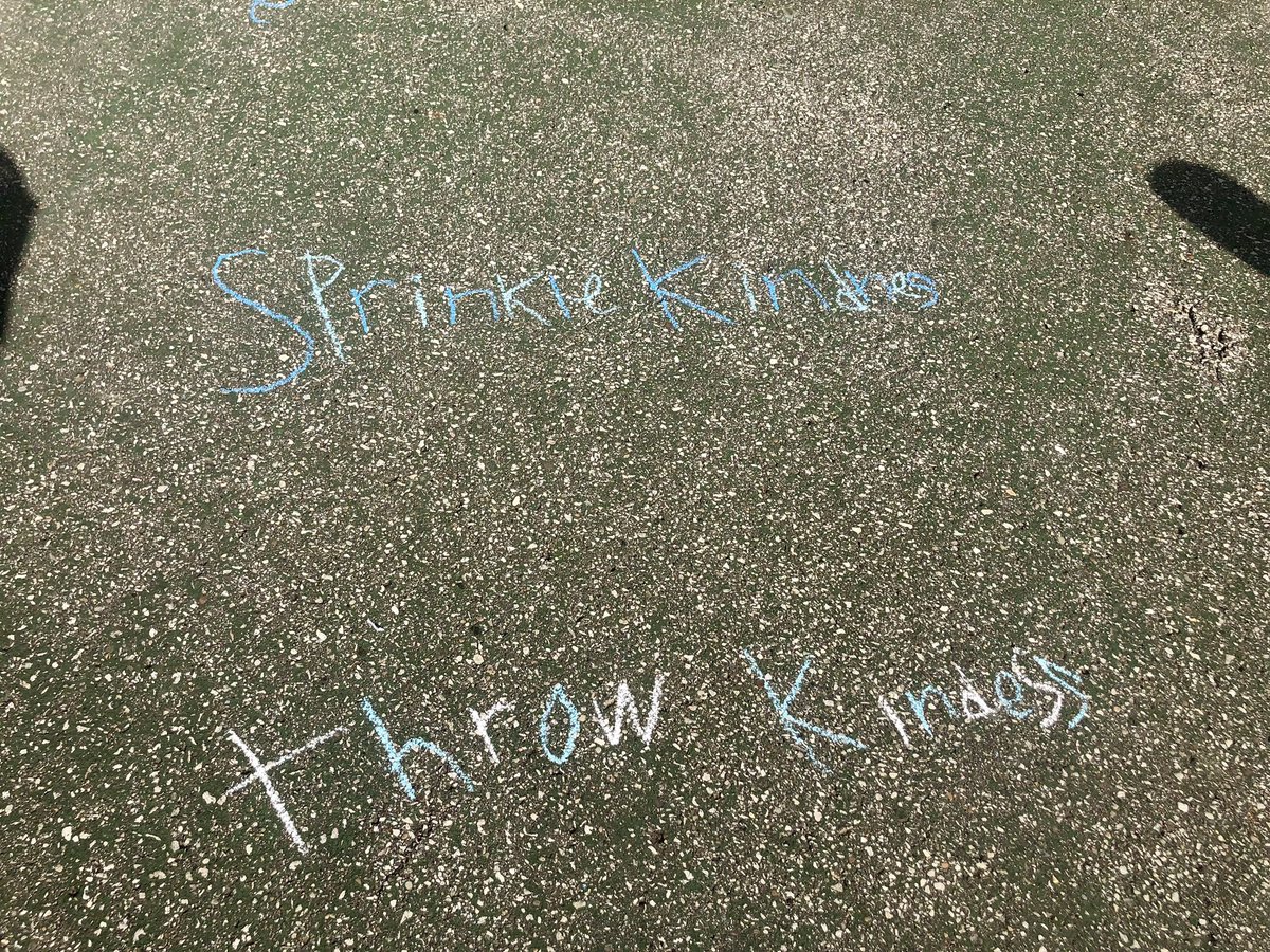 MsMyers_105's tweet photo. Spreading kindness around the playground! #bethekindkid https://t.co/jKquHhgcye