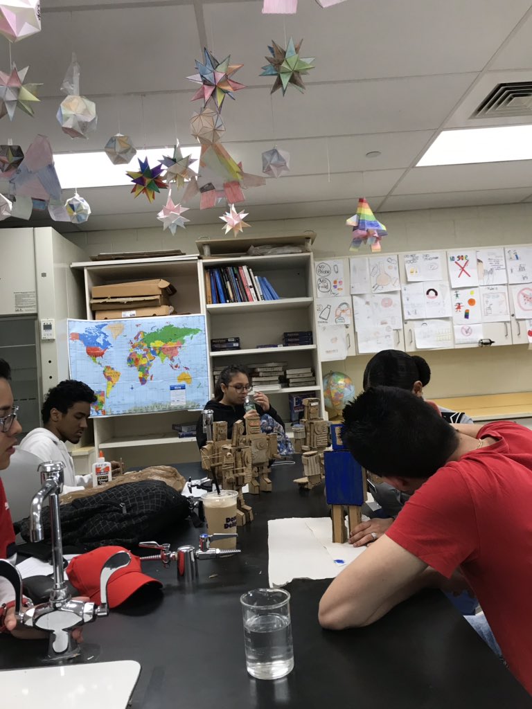 ScienceSoto's tweet photo. #robotics#spacesciencefun#! https://t.co/wvB2J2TKmz