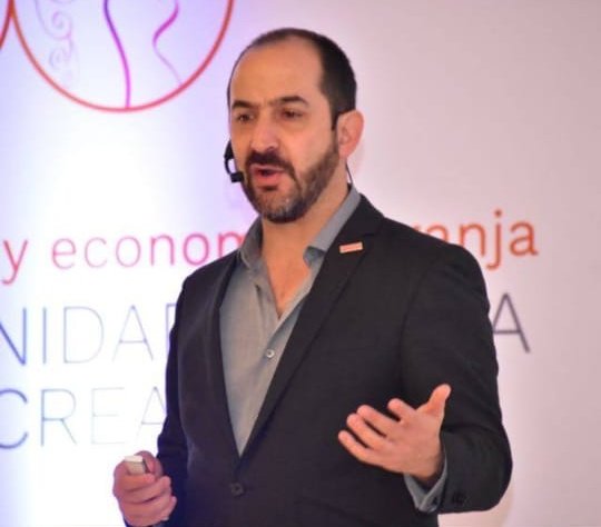 SiturCesar's tweet photo. En el primer día del #EncuentroTurísticoCaribe Felipe Buitrago, consejero de Presidencia para Asuntos Económicos y Estratégicos, dialogó sobre la Economía Naranja aplicada al Turismo
#SITURCesar #Turismo
@HotelesenSmr @CCVALLEDUPAR https://t.co/IcIFncQBkE