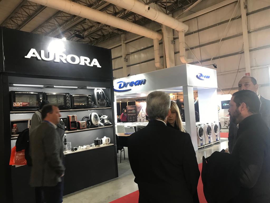 AgenciaProCba's tweet photo. Abrió sus puertas @FIMAROficial  + #Electrodom, en Tecnópolis 🎉

✅ProCórdoba y el #CFI brindaron asistencia para que 25 operadores nacionales pudieran estar presentes como compradores en la Feria de #muebles y #electrodomésticos.

Programa #IntraNacional https://t.co/O9kUt2OjIC