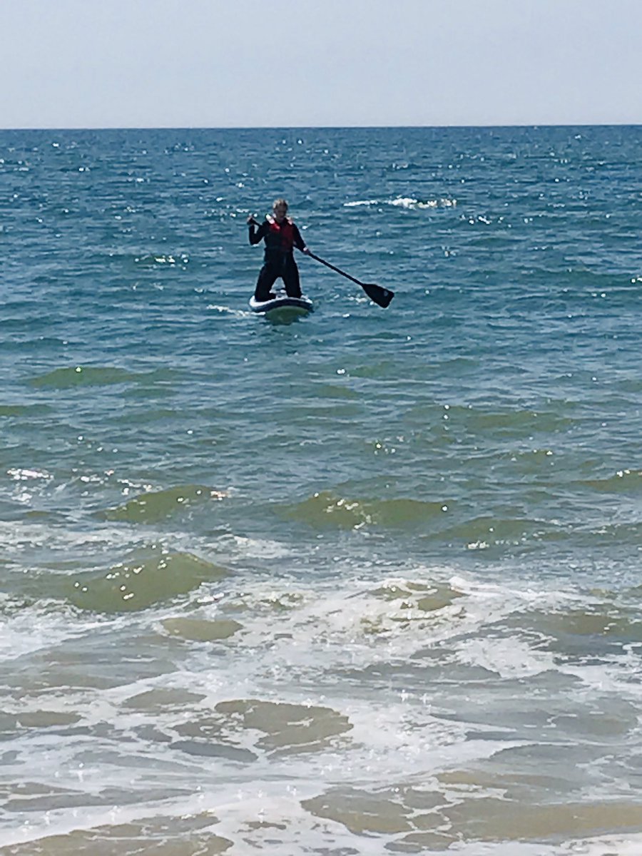 Lizzy_Fry's tweet photo. Spending my Friday learning how to SUP... or at least kneel-up board #dorset #homehome #didntfallin #beachlife https://t.co/AdsnbVP5yi