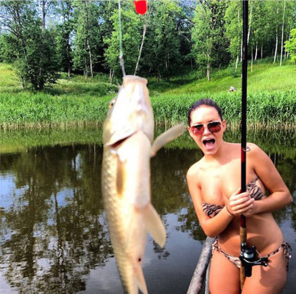 #FishCrack #fishingcharters #fishinglife #fishingaddict #ladyangler #reelgirlsfish #girlsfishing #fishingbabes #bikinifishing #bikinigirls #fishingchicks #saltwaterfishing #sportfishing #fishingislife